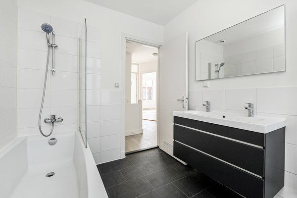 Medium property photo - Hadewichstraat 45, 2531 XX Den Haag
